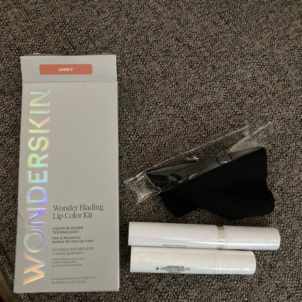 NIB Wonderskin Wonder Blading Peel & Reveal Lip Stain Kit - Color is Lovely
